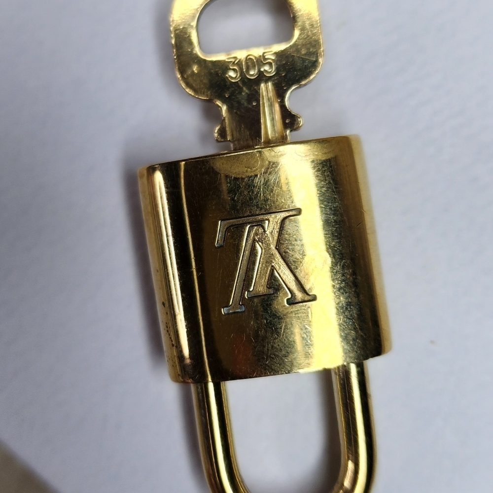 Louis vuitton lock - Picture 3 of 6